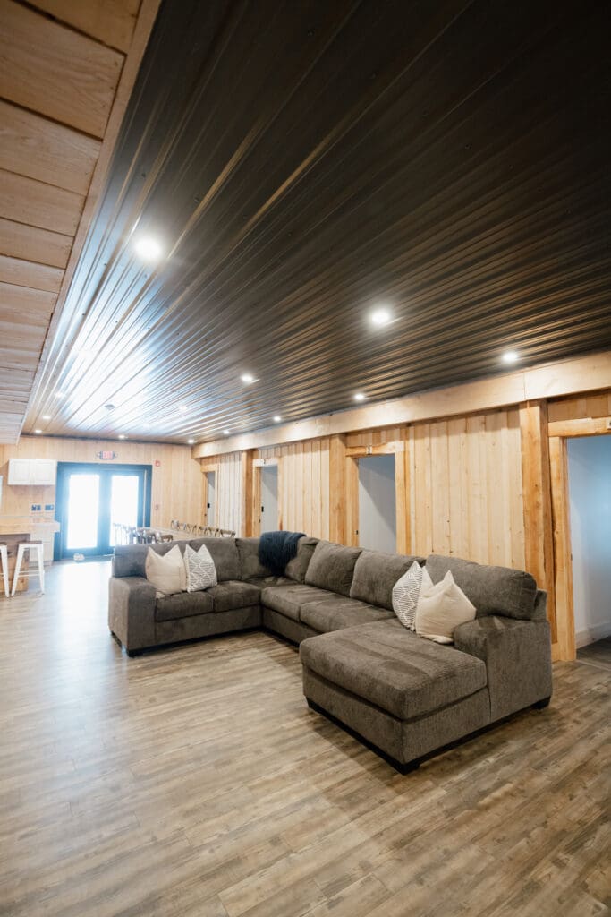 Common space at the Bear Ridge Destination barndo-suites 